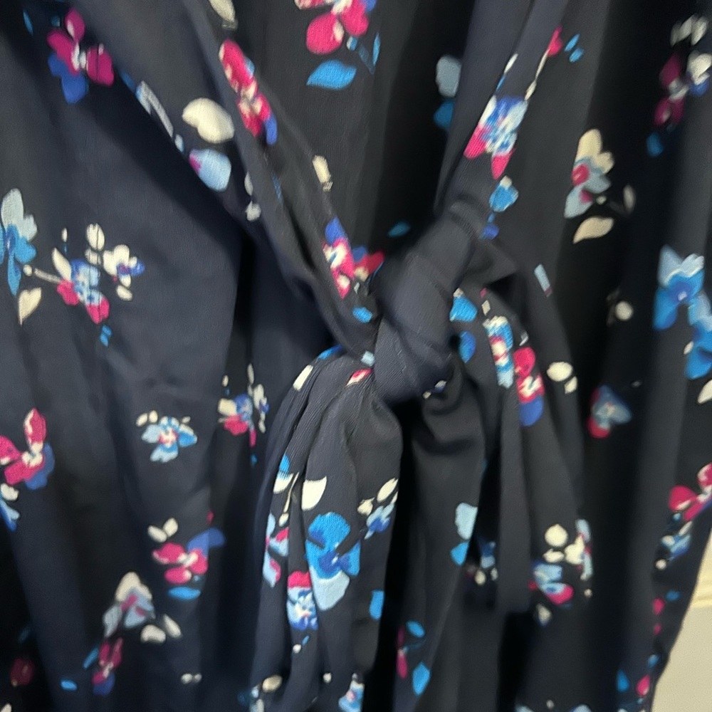 NWT VERSATILE Floral Wrap Dress w/V Neck and a Comfortable Knit Fit - Picture 6 of 12